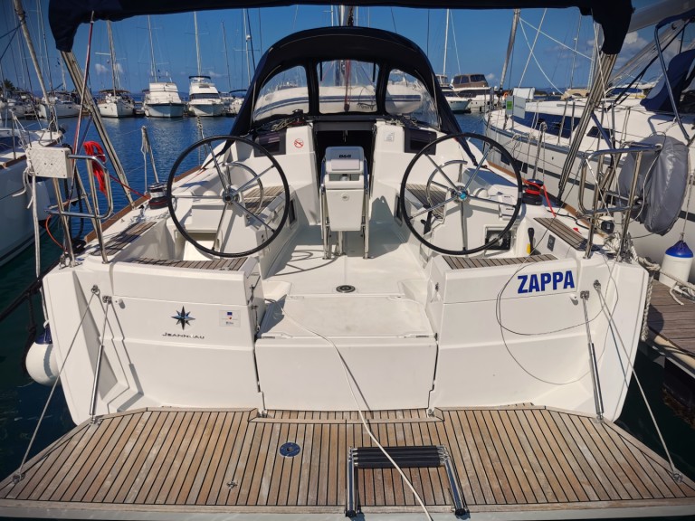 Location bateau Jeanneau Sun Odyssey 389 à Drage sur Samboat