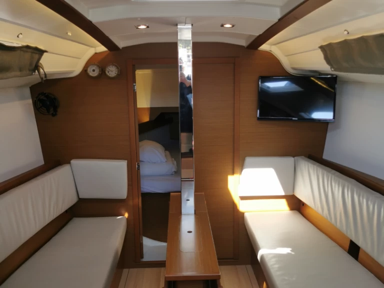 Location bateau Jeanneau Sun Odyssey 349 à Drage sur Samboat