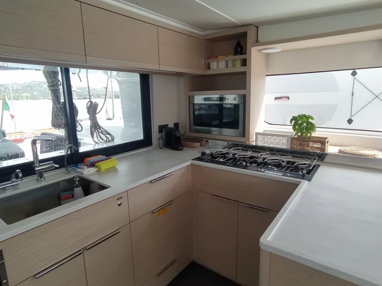 Location à Porto Pollo - Lagoon Lagoon 46 sur SamBoat