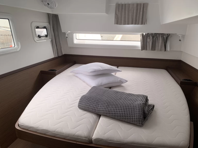 Location bateau Lagoon Lagoon 42 à Lávrio sur Samboat