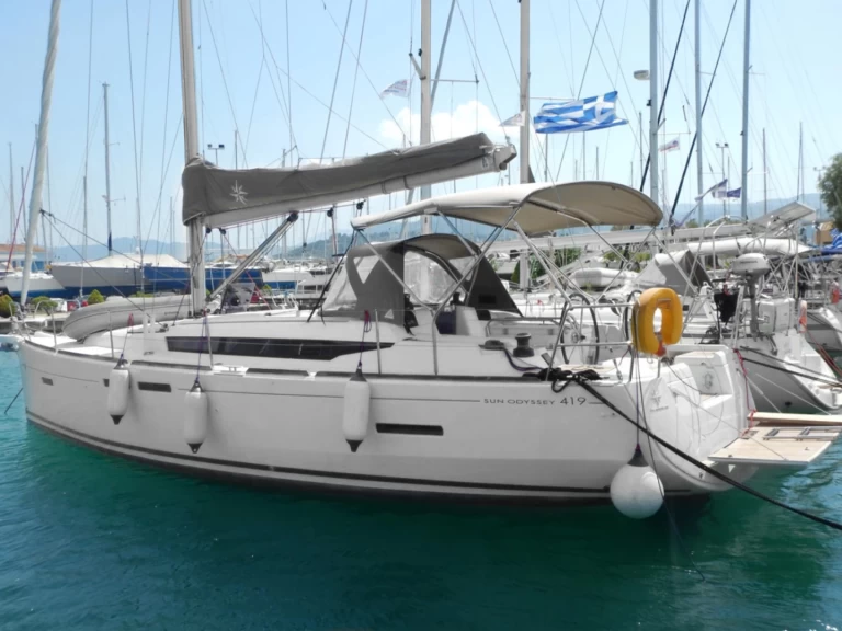 Location bateau Lávrio pas cher Sun Odyssey 419