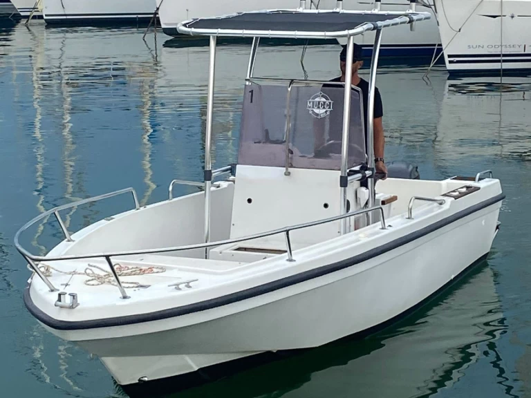 Bateau à moteur à louer à Nettuno au meilleur prix