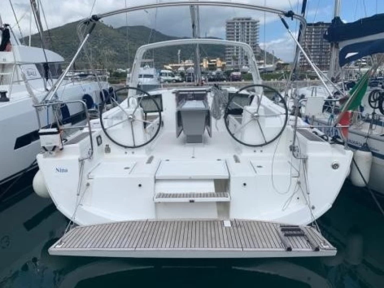 Louez un Bénéteau Oceanis 41.1 à Salerne