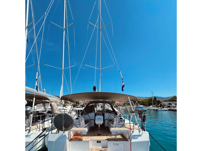 Louez un Bavaria Bavaria C38 à Novi Vinodolski