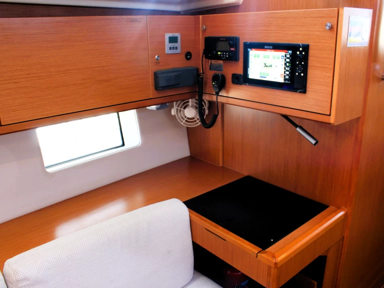 Louez un Bavaria Bavaria C45 à Lávrio