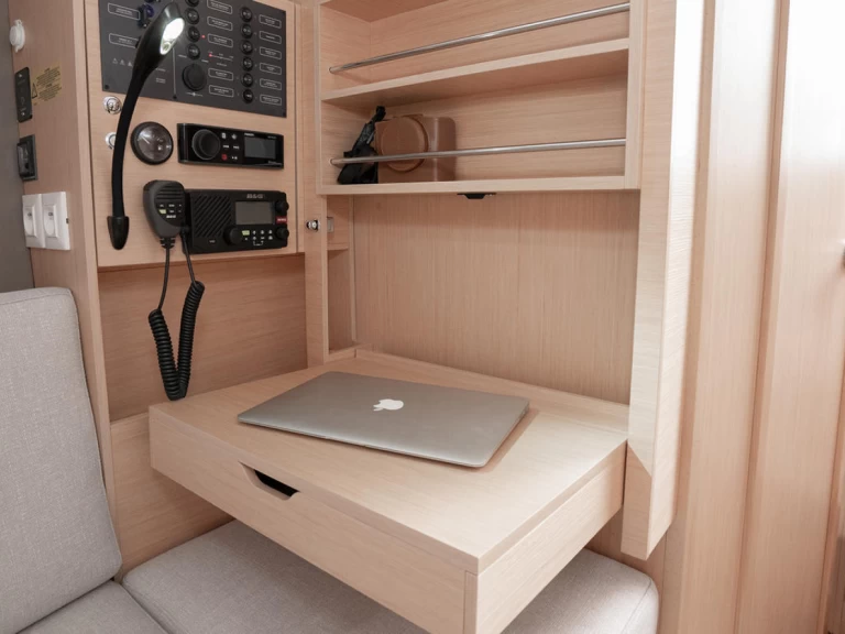 Louez un Bénéteau Oceanis 30.1 à Furnari