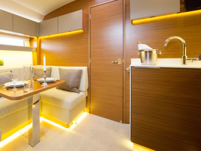 Bateau à moteur à louer à Pula au meilleur prix