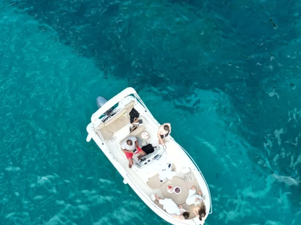 Location Bateau à moteur Jeanneau avec permis