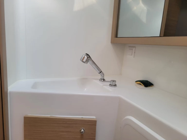 Location bateau Le Marin pas cher Lagoon 42