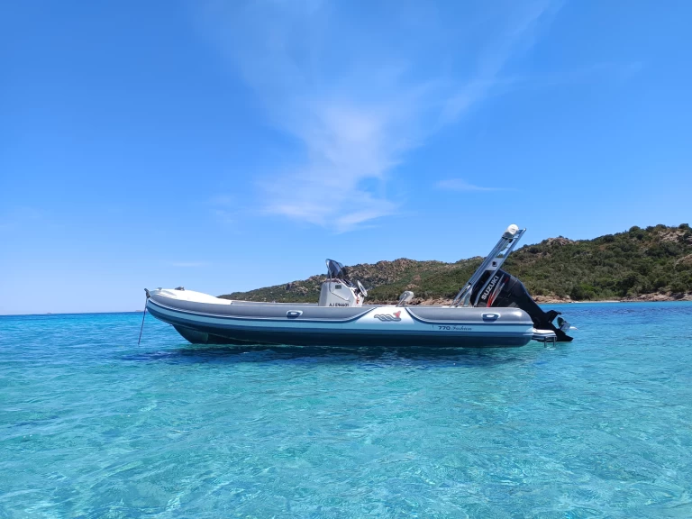 Semi-rigide à louer à Bonifacio au meilleur prix