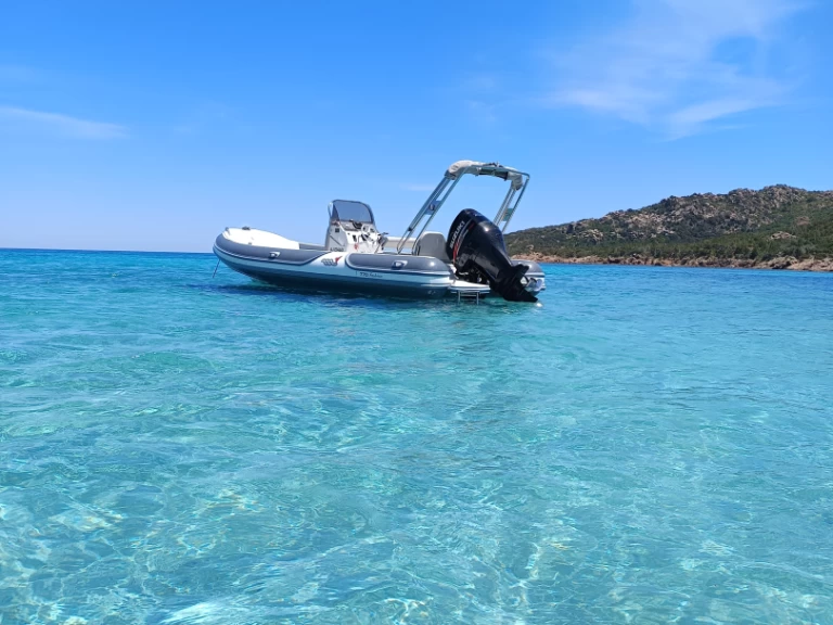Louer Semi-rigide avec ou sans skipper MV Marine à Bonifacio