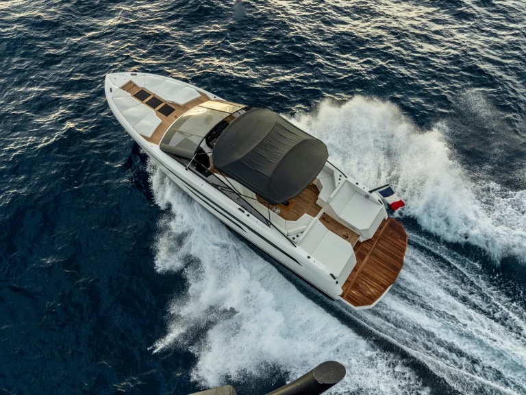 Location Bateau à moteur BB Yatchs avec permis