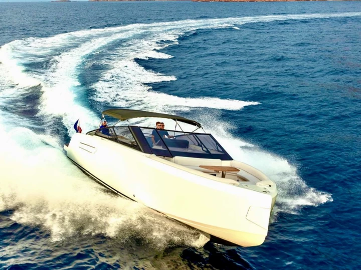 Location Bateau à moteur à Saint-Laurent-du-Var - BB Yatchs BB44 Panarea