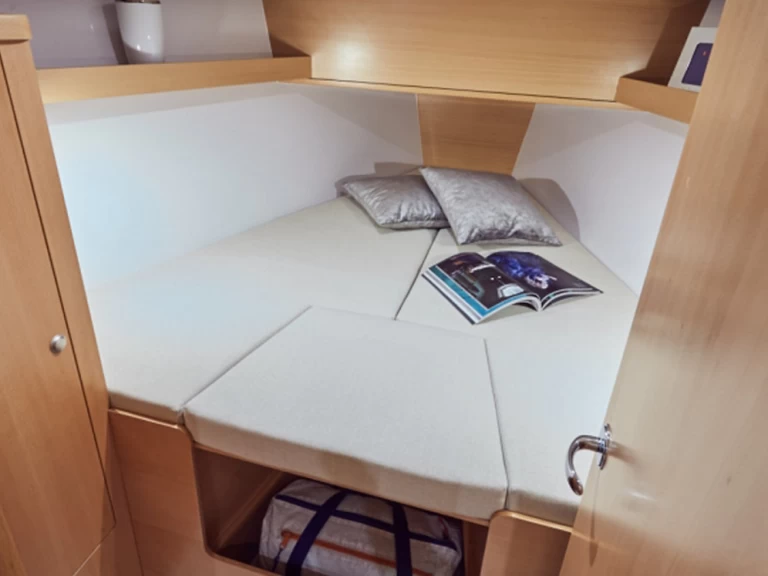 Jeanneau Sun Odyssey 319 a louer à Procida