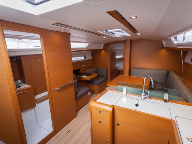 Location bateau Bénéteau Oceanis 41.1 à Cannigione sur Samboat