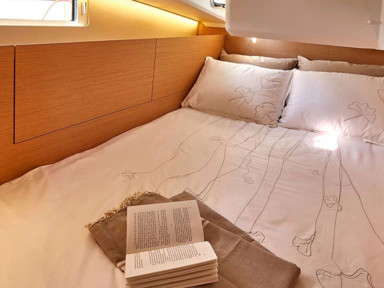 Location bateau Jeanneau Sun Odyssey 410 à Gouviá sur Samboat