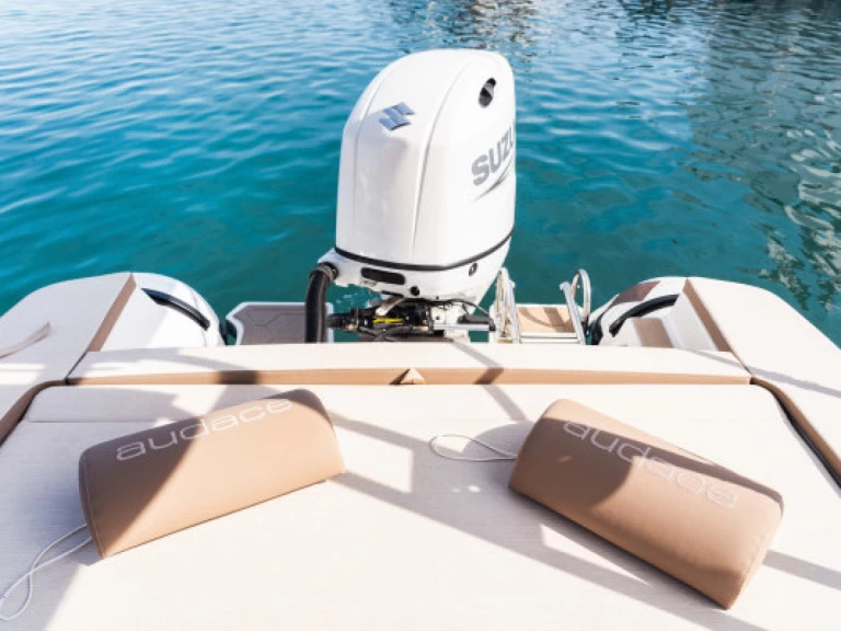 Bateau à moteur à louer à Torre Canne au meilleur prix