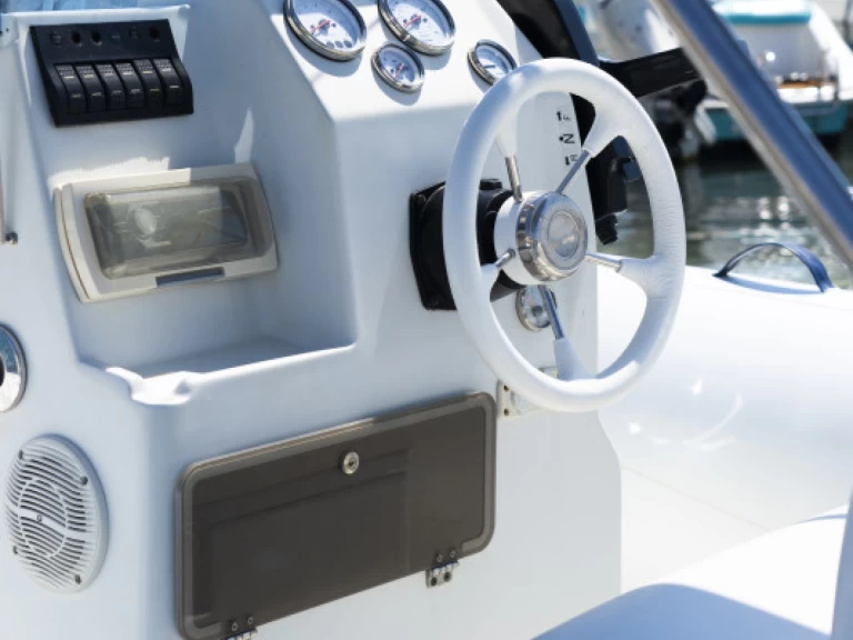 Location bateau  Motorboat 6 à Torre Canne sur Samboat