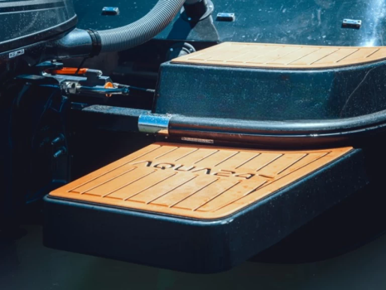 Location à Puerto Marina Benalmadena - FEMIS AQUA 615 T6 sur SamBoat