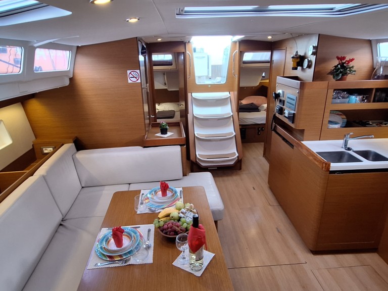 Location bateau Nikiána pas cher Sun Odyssey 490