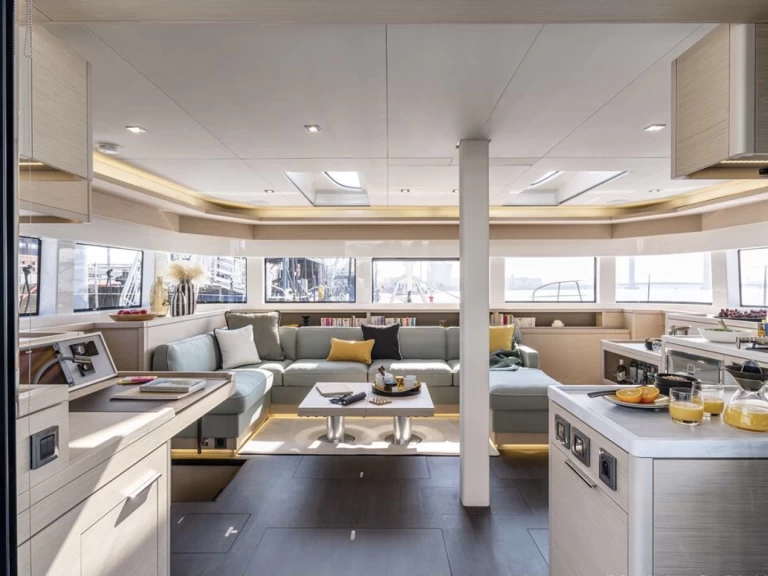 Louer Catamaran avec ou sans skipper Lagoon à Álimos