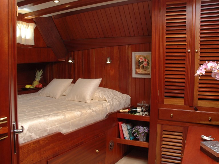 Louez un  Custom Motor Sailer 124' à Álimos