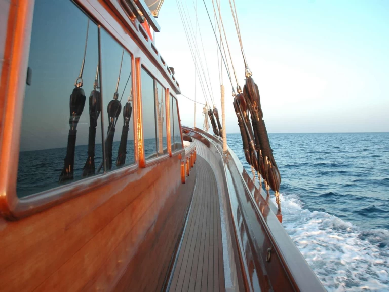 Location bateau Álimos pas cher Custom Motor Sailer 124'