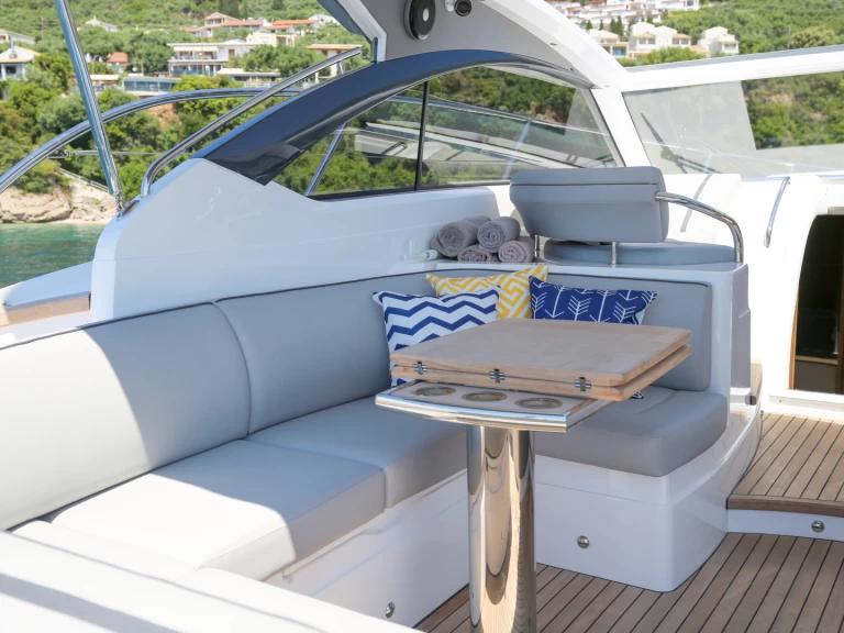 Location Bateau à moteur à Gouviá - Princess Princess V40