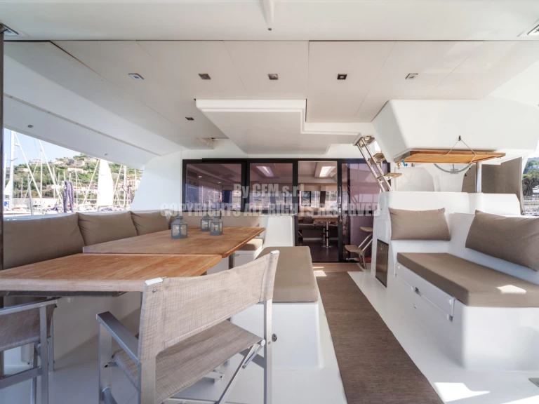Location bateau Fountaine Pajot Saba 50 à Capo d'Orlando sur Samboat