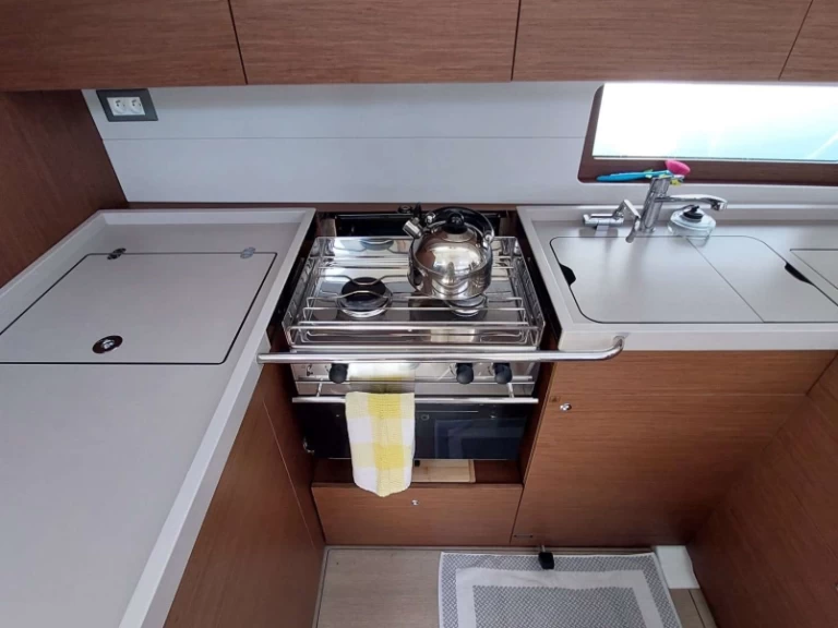 Bénéteau Oceanis 51.1 a louer à Gouviá