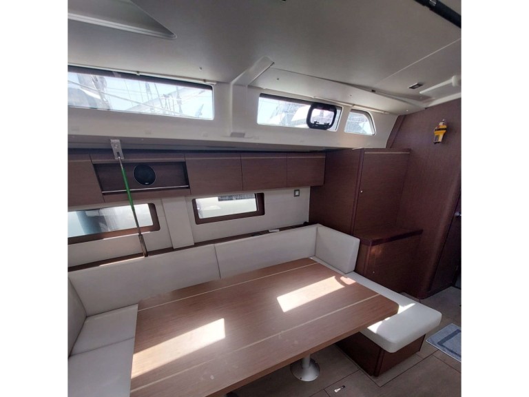 Location bateau Bénéteau Oceanis 51.1 à Gouviá sur Samboat