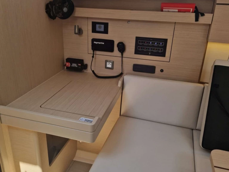 Louer Voilier avec ou sans skipper Bénéteau à Gouviá