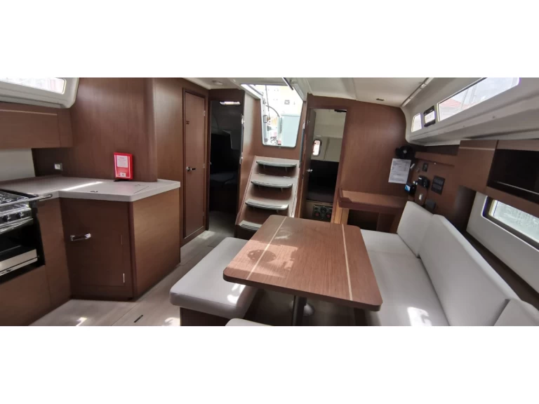 Location bateau Bénéteau Oceanis 40.1 à Lávrio sur Samboat