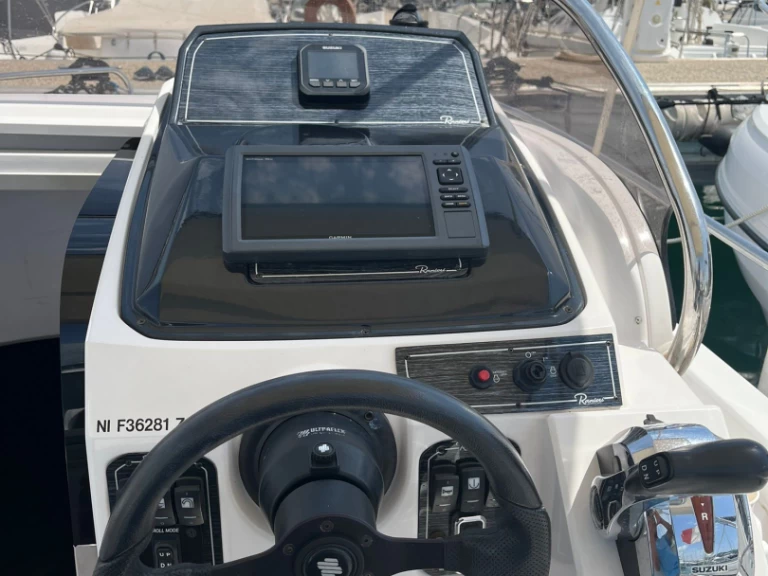 Location Bateau à moteur Ranieri avec permis