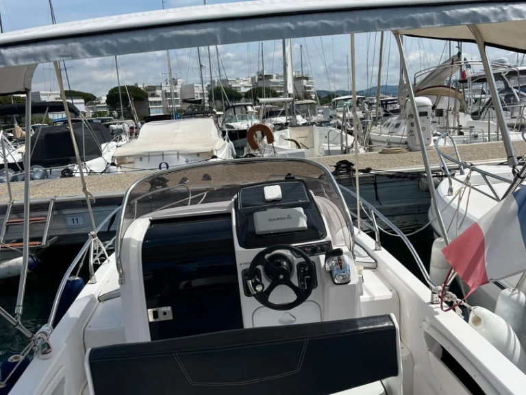 Location Bateau à moteur Ranieri avec permis