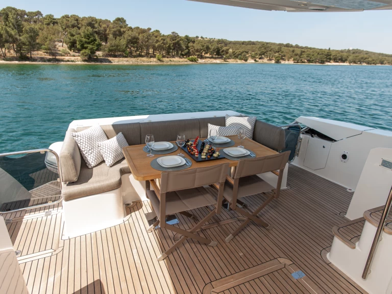 Location Yacht à Sibenik - Galeon Galeon 640 Fly