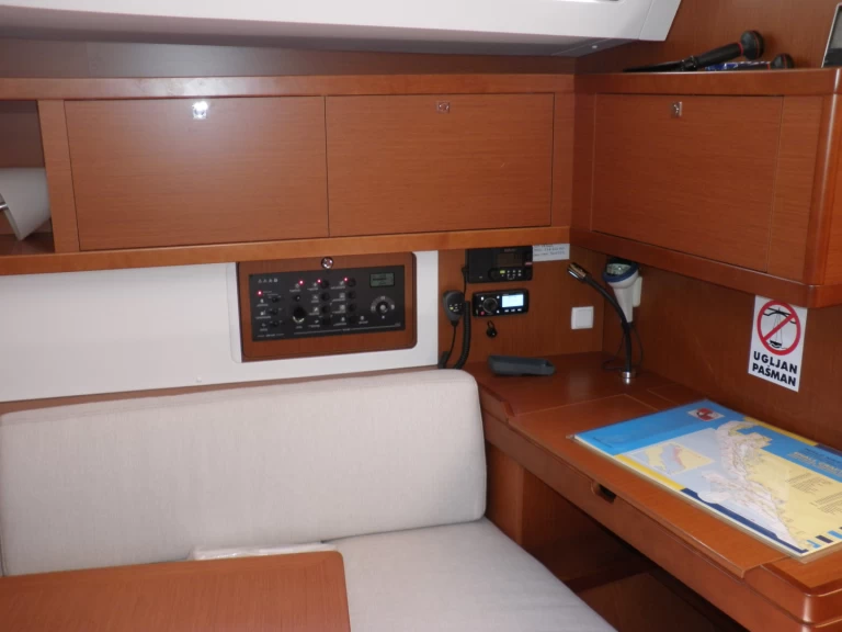 Louez un Bénéteau Oceanis 45 à Sukošan