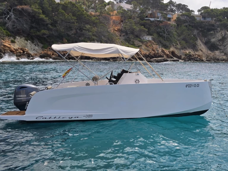 Bateau à moteur à louer à Club Nàutic Santa Ponsa au meilleur prix