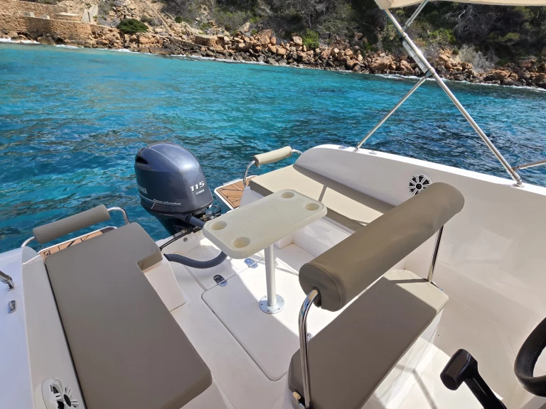 Location Bateau à moteur Cattleya avec permis