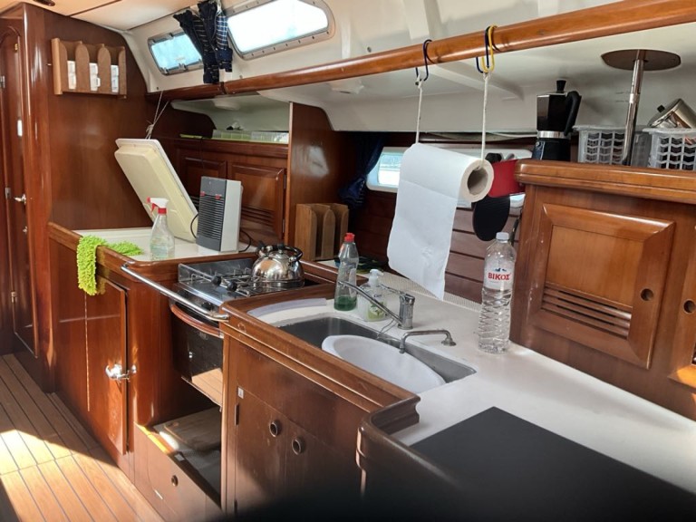 Location bateau Bénéteau Oceanis 473 à Gouviá sur Samboat