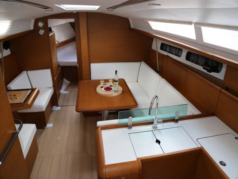 Voilier à louer à Kaštel Gomilica au meilleur prix