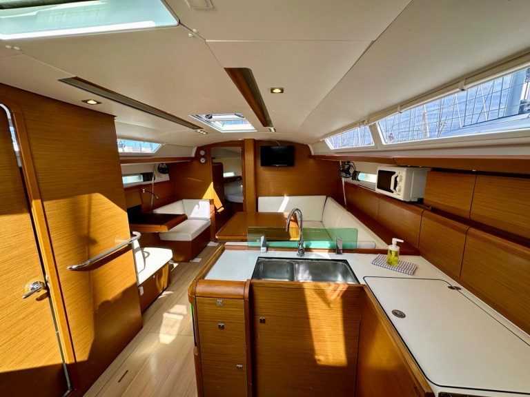 Louez un Jeanneau Sun Odyssey 419 à Drage