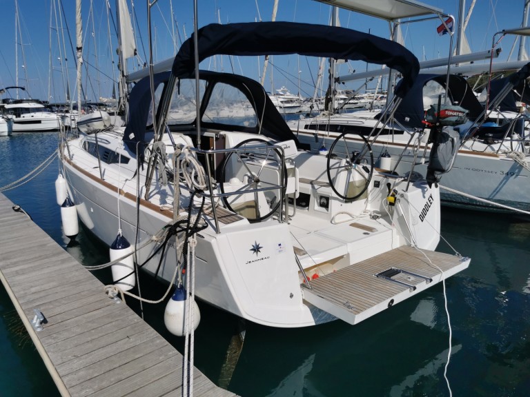 Location bateau Jeanneau Sun Odyssey 349 à Drage sur Samboat