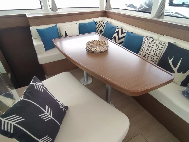 Location Catamaran à Porto Pollo - Lagoon Lagoon 42