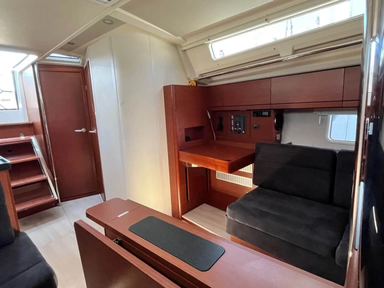 Location bateau Hanse Hanse 418 à Lávrio sur Samboat