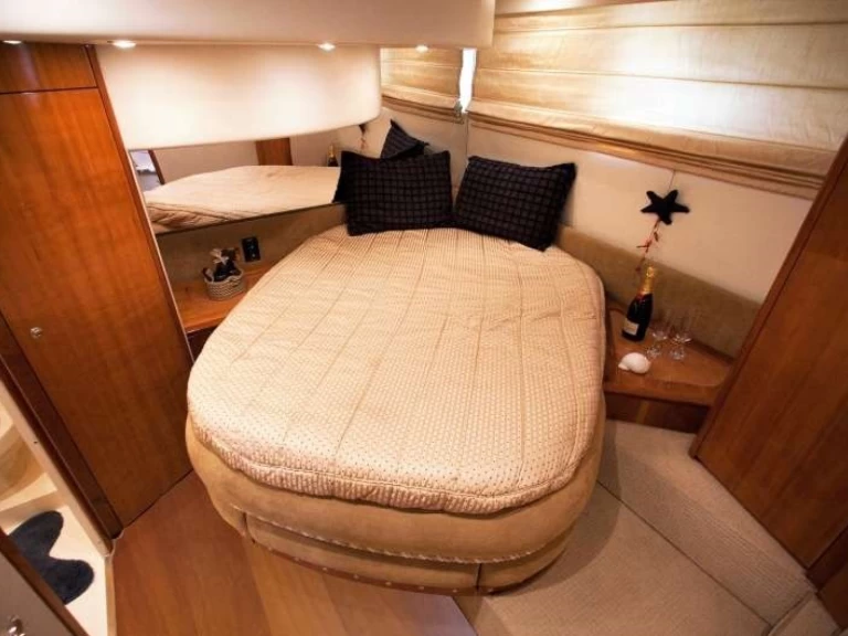 Louer Bateau à moteur avec ou sans skipper Azimut à Glyfáda