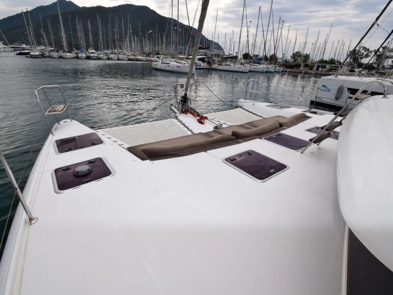 Location bateau Marmaris pas cher Lagoon 421
