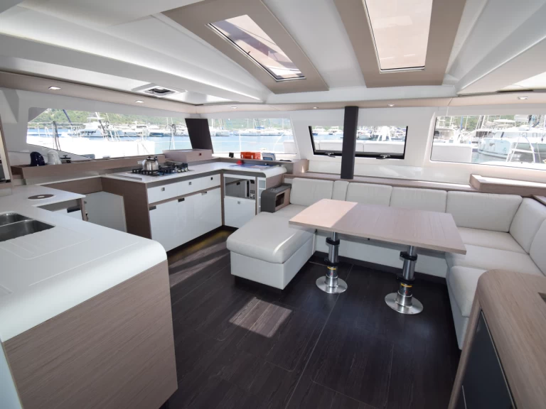 Location Catamaran Fountaine Pajot avec permis