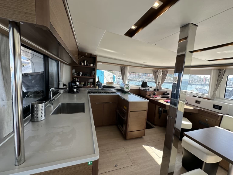 Louer Catamaran avec ou sans skipper Lagoon à Golfo Aranci