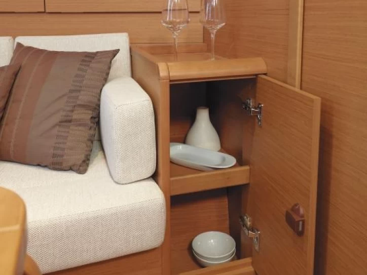 Location à Salerne - Jeanneau Sun Odyssey 379 sur SamBoat